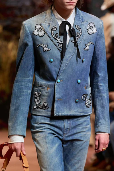 Look 39